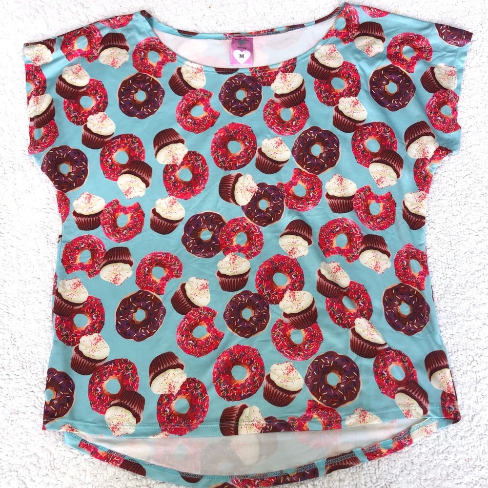 Cupcake & doughnut t-shirt graphic print tee short sleeve women’s medium